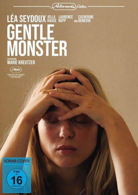 Die Namen Léa Seydoux, Jella Haase, Laurence Rupp. Eine Frau hält den Kopf in den Händen, Augen geschlossen.