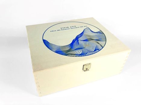 Vivie Ann: When The Harbour Becomes The Sea (Boxset), 2 CDs und 1 Merchandise