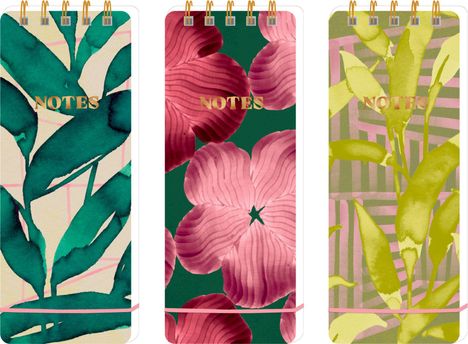 Drei Notizblöcke: links grüne Blätter, Mitte rosa Blumen, rechts gelb-grüne Blätter; alle mit "NOTES" beschriftet.