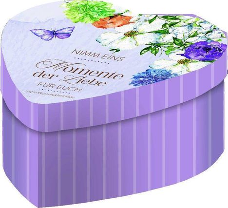 Text: "NIMM EINS Momente der Liebe FÜR EUCH". Herzförmige Box, lila mit Blumenmuster und Schmetterling.