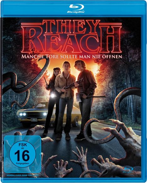 Eine Blu-ray-Hülle mit dem Titel "THEY REACH" und dem Satz "Manche Tore sollte man nie öffnen." Drei Jugendliche, Tentakel und Hände.