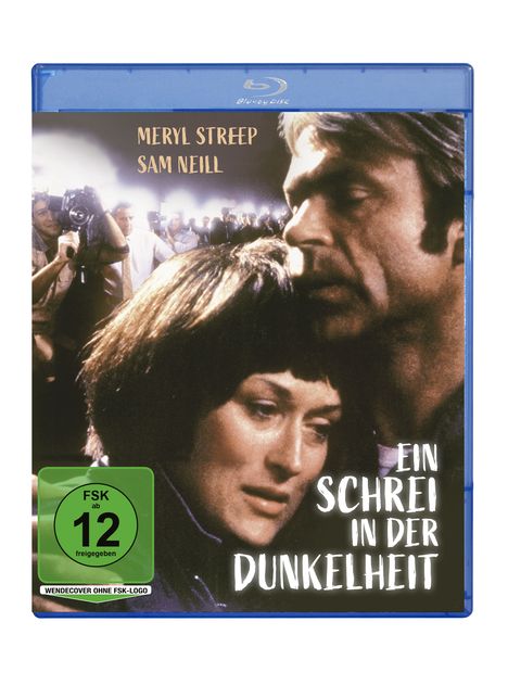 Titel: "Ein Schrei in der Dunkelheit". Darsteller: Meryl Streep, Sam Neill. Szene: emotional umarmendes Paar.