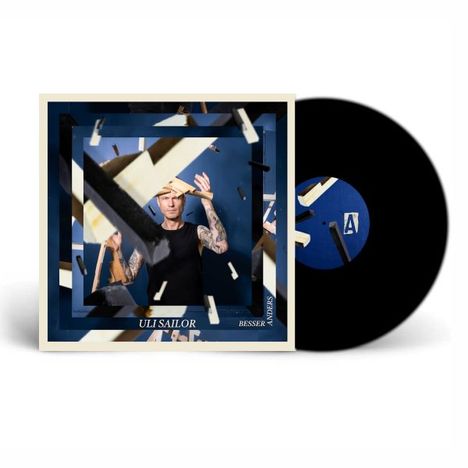 "ULI SAILOR BESSER ANDERS". Ein Albumcover mit geometrischen Formen und einem Mann in der Mitte. Vinyl-Schallplatte hierbei.