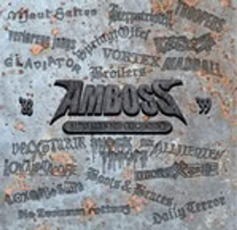 Texte: "Amboss", "Thüringer Bratwurst", "Gladiator", "Vortex". Rostige Metallplatte mit verschiedenen Bandnamen.