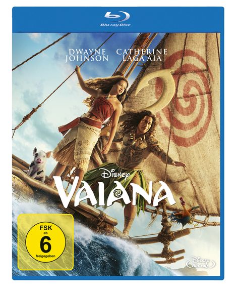 „DWAYNE JOHNSON“, „CATHERINE LAGA'AIA“, „Vaiana“. Helden stehen auf einem Floß im Wasser, mit einem Schwein und einem Hahn.