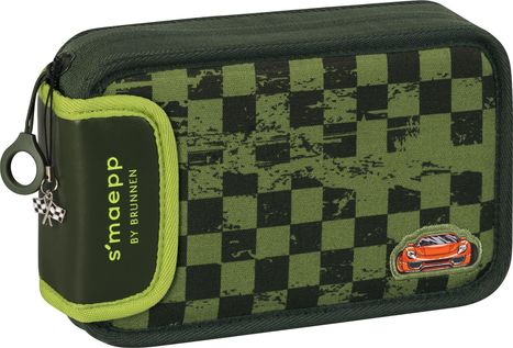 „s’maepp BY BRUNNEN“ steht auf einem grünen Etui mit Karomuster und einem kleinen orangenen Auto.