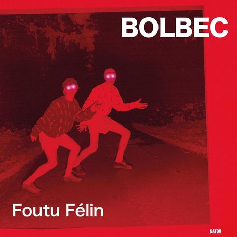 "BOLBEC" und "Foutu Félin" in weißer Schrift. Zwei Personen mit leuchtenden Augen in einer nächtlichen Szenerie in Rot.