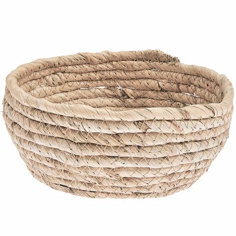 Kein Text vorhanden. Ein runder, geflochtener Korb aus Naturfasern, beige und braun, mit einem rustikalen, handgemachten Aussehen.
