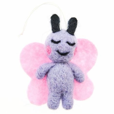 Ein Filzschmetterling mit lila Körper, rosa Flügeln und geschlossenen Augen.