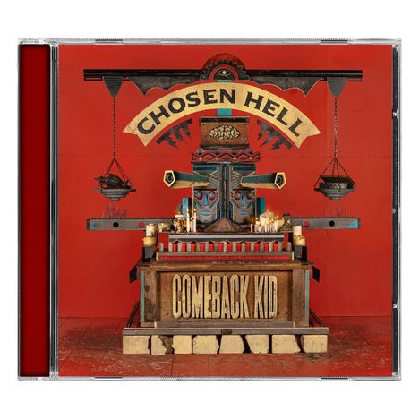 „CHOSEN HELL“, „COMEBACK KID“. Ein kunstvoll gestaltetes Altar-Motiv mit Kerzen auf rotem Hintergrund.
