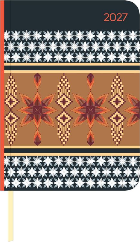 Text "2027" in Rot oben rechts. Ethno-Muster mit Blumen, Diamanten und geometrischen Formen in Braun- und Beigetönen.