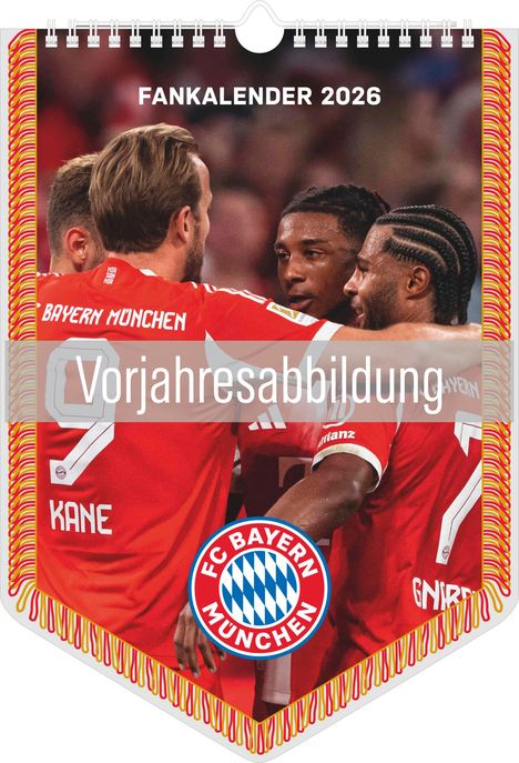 Fankalender 2026, Vorjahresabbildung. Logo FC Bayern München, Spieler in roten Trikots umarmen sich.