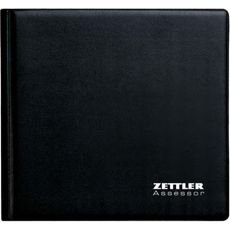 „ZETTLER Assessor“ in Weiß auf schwarzem quadratischem Hintergrund.