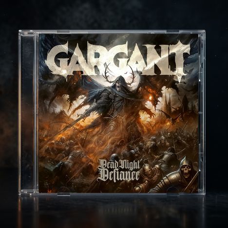 "GARGANT" steht oben, "Dead Night Defiance" unten. Ein düsterer Krieger lauert, umgeben von Flammen und Kämpfern.