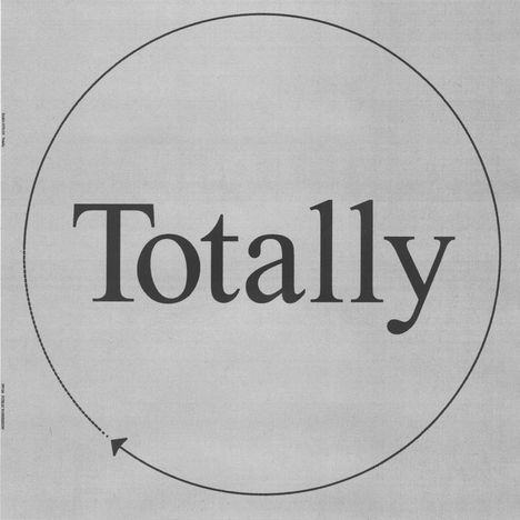 „Totally“ steht groß in der Mitte, umrahmt von einem Kreis mit einem Pfeil unten links.