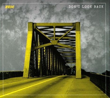 Text: "DON'T LOOK BACK". Gelbe Stahlbrücke vor bewölktem Hintergrund, perspektivisch von unten nach oben aufgenommen.