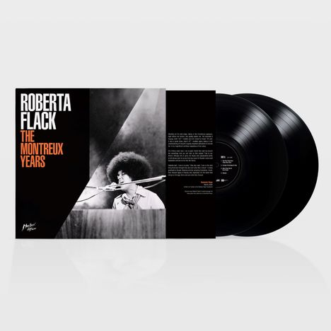 Text: "ROBERTA FLACK THE MONTREUX YEARS". Schwarz-weißes Foto einer Frau mit Afro, die Klavier spielt. Zwei Schallplatten sichtbar.