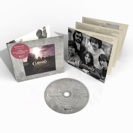 „Remastered Audio, New Liner Notes“ auf rotem Sticker. CD-Hülle mit Landschaftsbild, graue CD mit Titelliste.