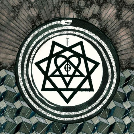 Zentral ein Symbol aus Herz und Stern in einem Kreis mit mystischen Schriftzeichen, umgeben von geometrischen Mustern.