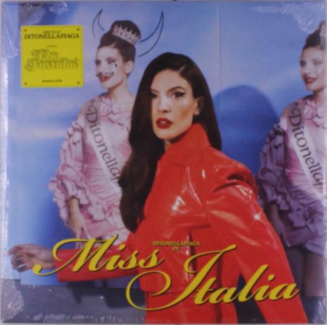 Text: "Miss Italia", "Ditonellapiaga", "The Fantasiland". Frau in rotem Mantel, daneben zwei Frauen mit Schärpen.