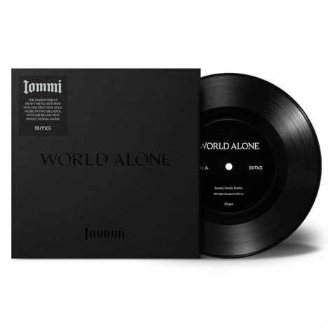 Cover mit "World Alone" prangt in Schwarz. "Iommi" und BMG-Logo sind sichtbar. Vinyl-Schallplatte ragt heraus.