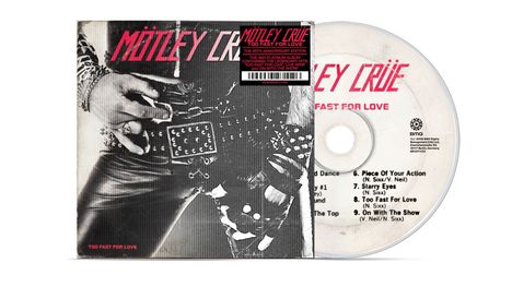 CD von Mötley Crüe. Titel: "Too Fast for Love". Cover: Hand an Nietenarmband.