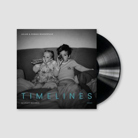 Text: "JULIAN & ROMAN WASSERFUHR", "TIMELINES", "SCHNAFF RECORDS", "SR001". Schwarz-Weiß-Bild von zwei Kindern mit Flaschen.