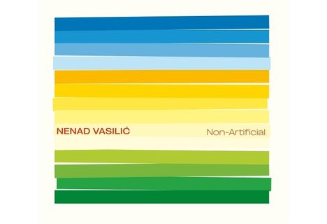 "NENAD VASILIĆ Non-Artificial" steht neben horizontalen Streifen in Blau, Gelb und Grün.