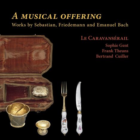 „A Musical Offering“, Werke von Sebastian, Friedemann und Emanuel Bach, Le Caravansérail. Goldene Besteck-Sets.