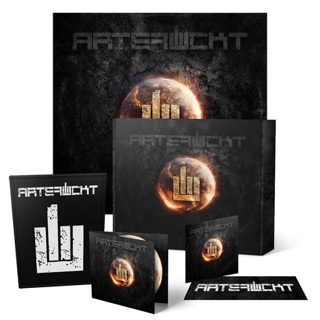 Text: "ARTESWUCHT". Verschiedene Verpackungen mit stilisiertem Logo einer brennenden Erde und Symbol darauf.