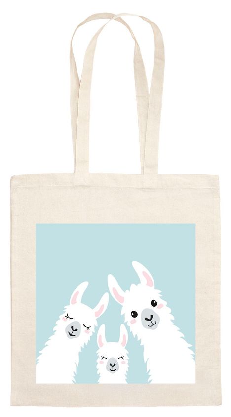Illustration: Drei lächelnde weiße Lamas mit rosa Wangen auf hellblauem Hintergrund, auf einer Stofftasche.