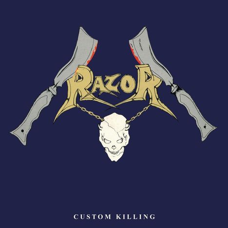 "RAZOR" in goldener Schrift, zwei große Messer und ein Totenkopf an Ketten auf dunkelblauem Hintergrund. Text: "CUSTOM KILLING".