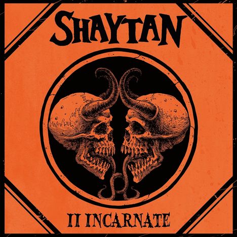 „SHAYTAN“, „II INCARNATE“; zwei Totenschädel mit Hörnern und Schlangen auf orangem Hintergrund.