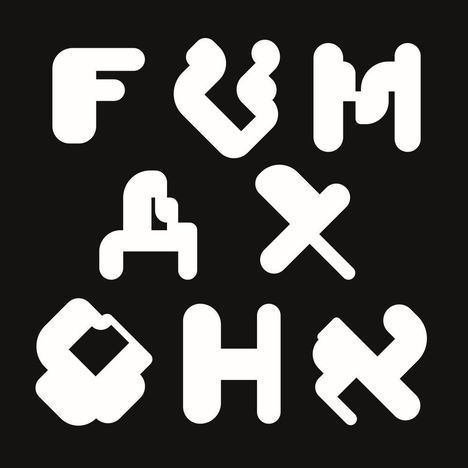 Riesige, weiße, stilisierte Buchstaben auf schwarzem Hintergrund: F, U, M, A, X, H.