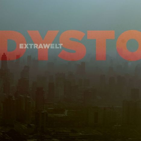 Text: "EXTRAWELT DYSTO" über einer nebligen Stadtsilhouette.