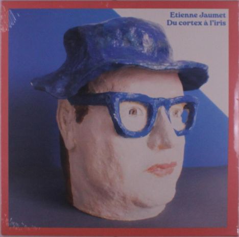 "Etienne Jaumet, Du cortex à l'iris" steht oben rechts. Eine Skulptur mit blauer Brille und Hut, auf blauem Hintergrund.