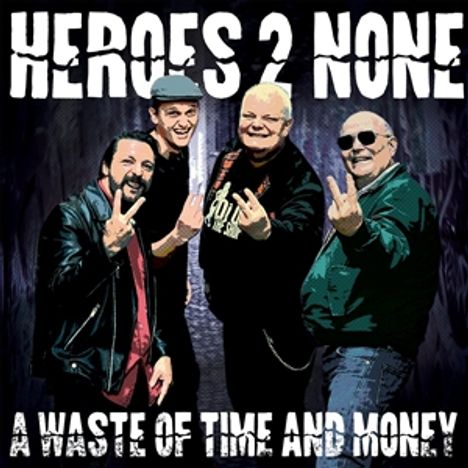 „HEROES 2 NONE“ und „A WASTE OF TIME AND MONEY“. Vier Männer lächeln, machen das Peace-Zeichen. Illustration.