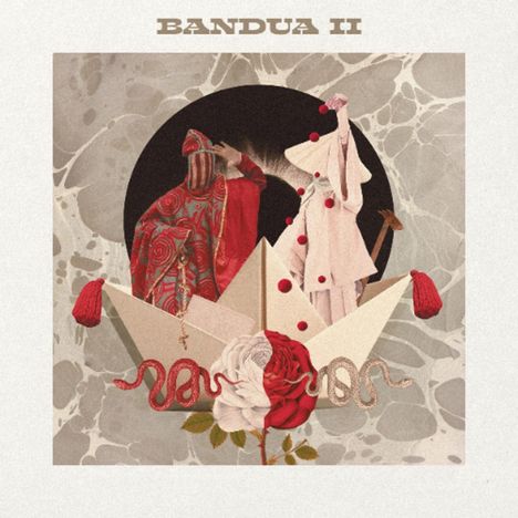 "Bandua II". Zwei Figuren in detailreichen Gewändern, Rosen, ein Papierhut und eine Schlange vor marmoriertem Hintergrund.