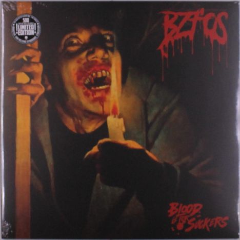 „BZfOS“ und „Blood Suckers“ in roter Schrift. Eine düstere Figur hält eine Kerze, ihr Gesicht im Schein beleuchtet.