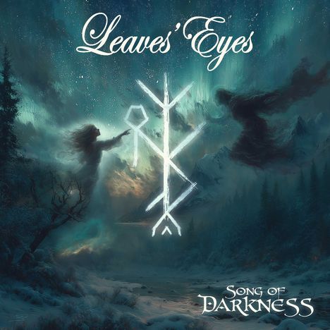 "Leaves’ Eyes" und "Song of Darkness". Mystische Szenerie mit Bergen, Schneelandschaft und einer Gestalt im Himmel.