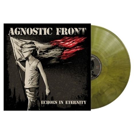 "Agnostic Front Echoes in Eternity" stehen in großer Schrift. Eine Figur mit Fahne, die Augen verbunden, ist abgebildet.