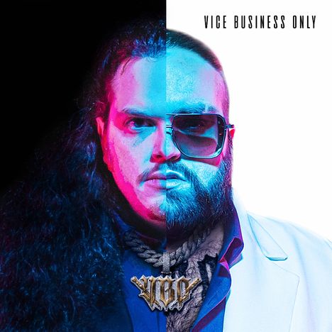 „VICE BUSINESS ONLY“ in schwarzem Text oben rechts. Eine Person, halb in dunklem, halb in hellem Licht, trägt Sonnenbrille.