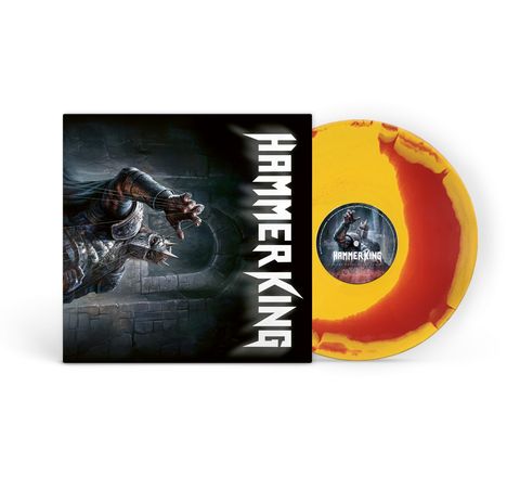 Der Text "HAMMER KING" ist prominent. Links ein Krieger in dunklem Gemälde, rechts eine gelb-rote Vinylplatte.