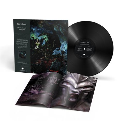 Text: "Stormkeep - The Nocturnes of Winter" auf dem Vinyl-Cover. Schwarze Schallplatte, Gemälde mit fantastischen Kreaturen.