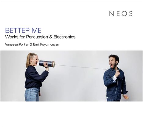 "BETTER ME: Works for Percussion & Electronics" von Vanessa Porter & Emil Kuyumcuyan. Zwei Personen sprechen durch Dosentelefone.