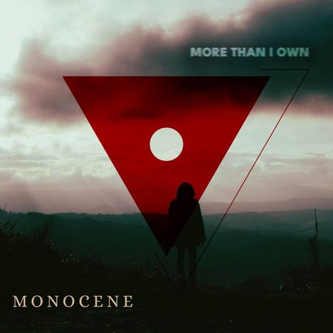 Text: "MORE THAN I OWN", "MONOCENE". Silhouette einer Person vor bewölktem Himmel, rotes Dreieck mit Kreis.