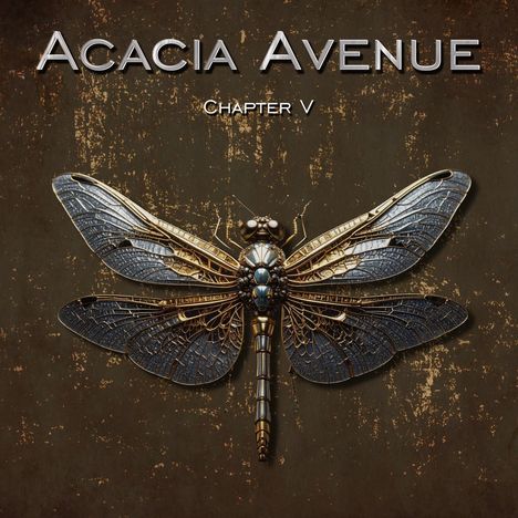 „ACACIA AVENUE – CHAPTER V“. Illustration einer detaillierten, goldenen Libelle auf dunklem Hintergrund.