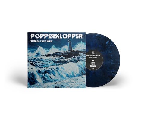 Cover mit Text: "POPPERKLOPPER schöne raue Welt". Illustration eines stürmischen Meeres mit Leuchtturm. Vinyl-Schallplatte.
