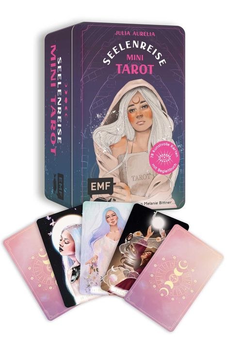 Box und Karten mit Text: "Seelenreise Mini Tarot". Illustration: Frau mit langem Haar und Tarotbuch. Bunte Karten.