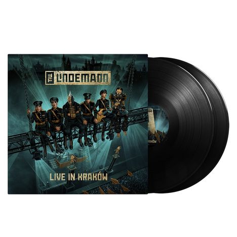 Text: Lindemann, LIVE IN KRAKOW. Illustration von Musikern, die in Uniformen auf einer Plattform sitzen. Zwei schwarze Schallplatten.